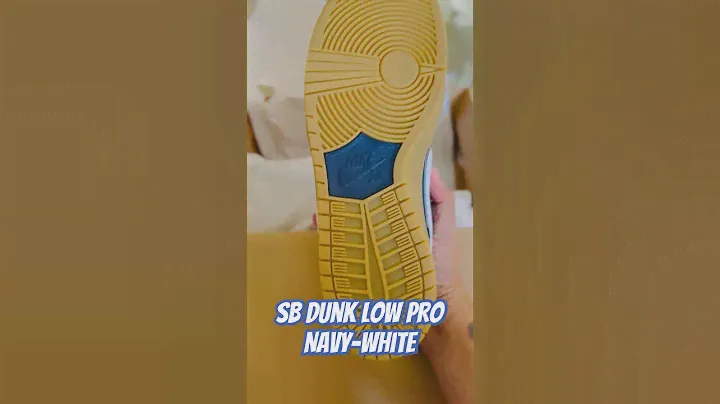 #nike #nikesb #dunk LOW PRO NAVY WHITE #sneakers #shoes #street #skate #elchinolavida #streetstyle